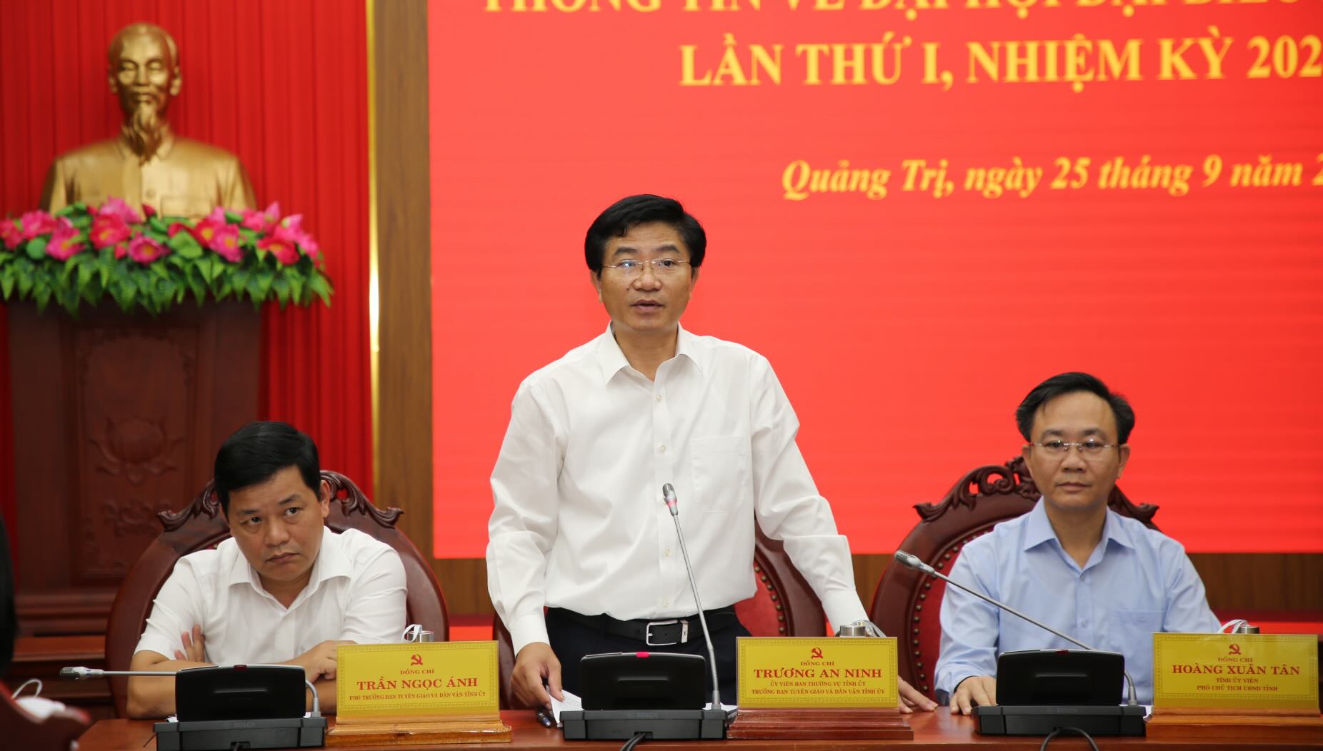 Mr. Truong An Ninh - Head of the Provincial Party Committee's Propaganda and Mass Mobilization Department said that the Quang Tri Party Committee will increase 2 more personnel for the 2025-2030 term. Photo: Cong Sang