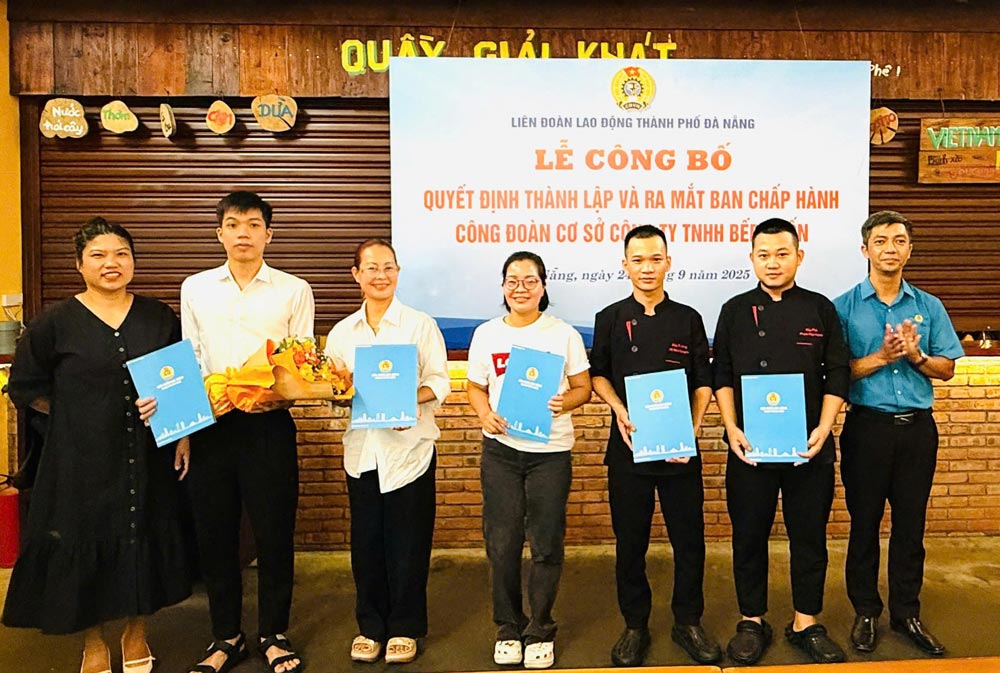 Launching the Executive Board of the Trade Union of the rolling Kitchen Company under the Trade Union of An Hai Ward, Da Nang. Photo: An Hai Trade Union