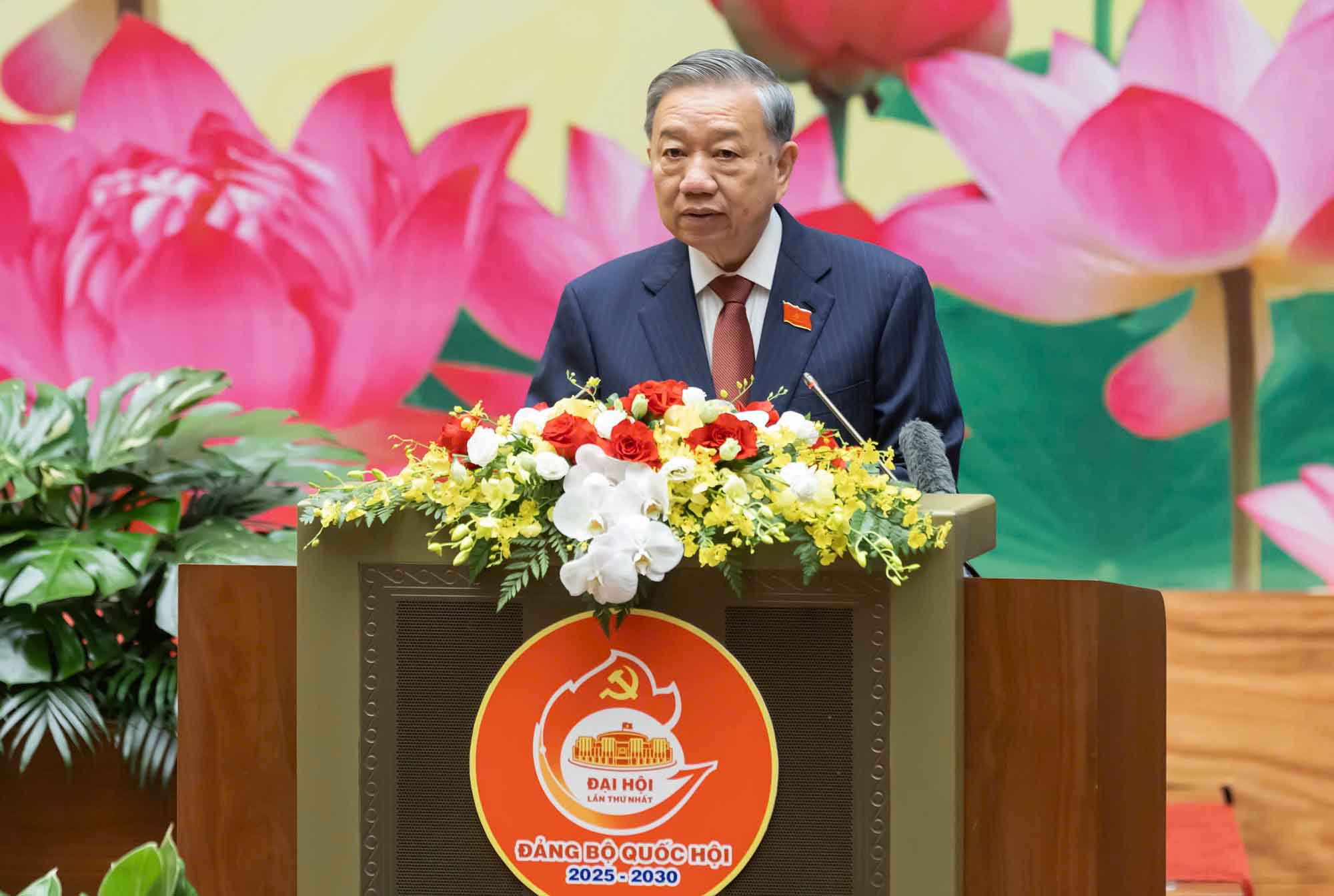 Le secretaire general To Lam prend la parole pour donner des instructions lors du Congres. Photo : Pham Thang.