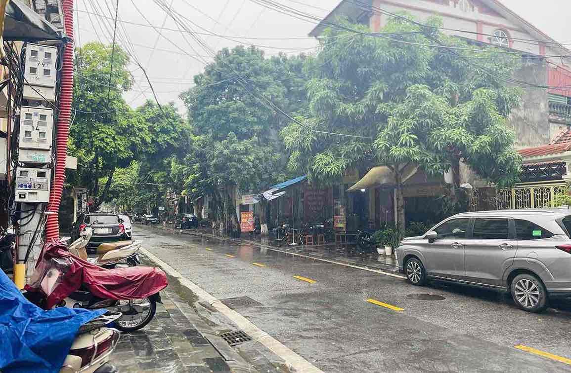 The streets in Hung Yen became deserted at noon on September 25. Photo: Mai Huong