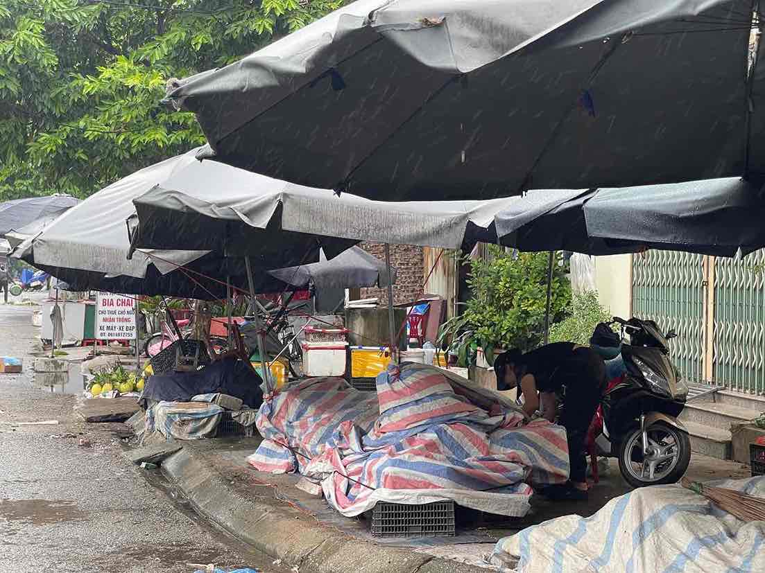 Sap rau cu duoc tieu thuong che chan ki luong. Anh: Mai Huong
