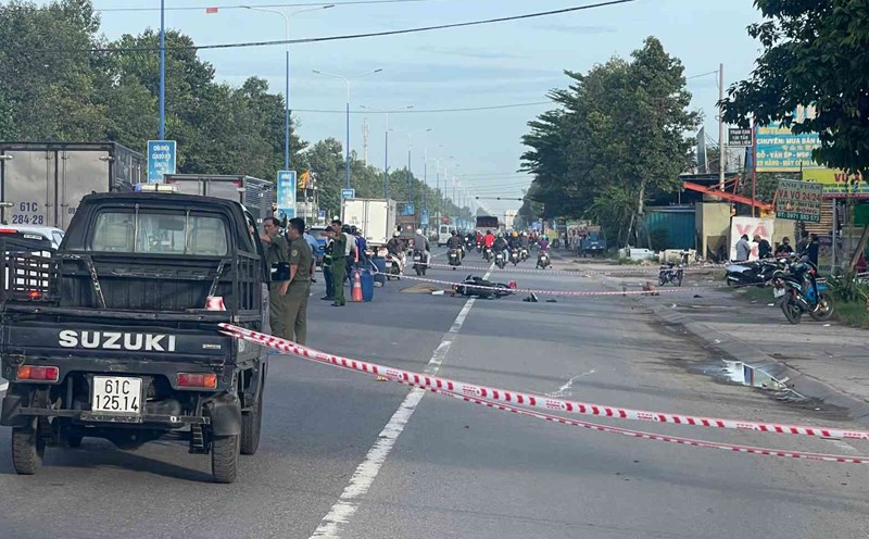 Scene of the discovery of the man's body on My Phuoc Tan Van road. Photo: Provided by readers