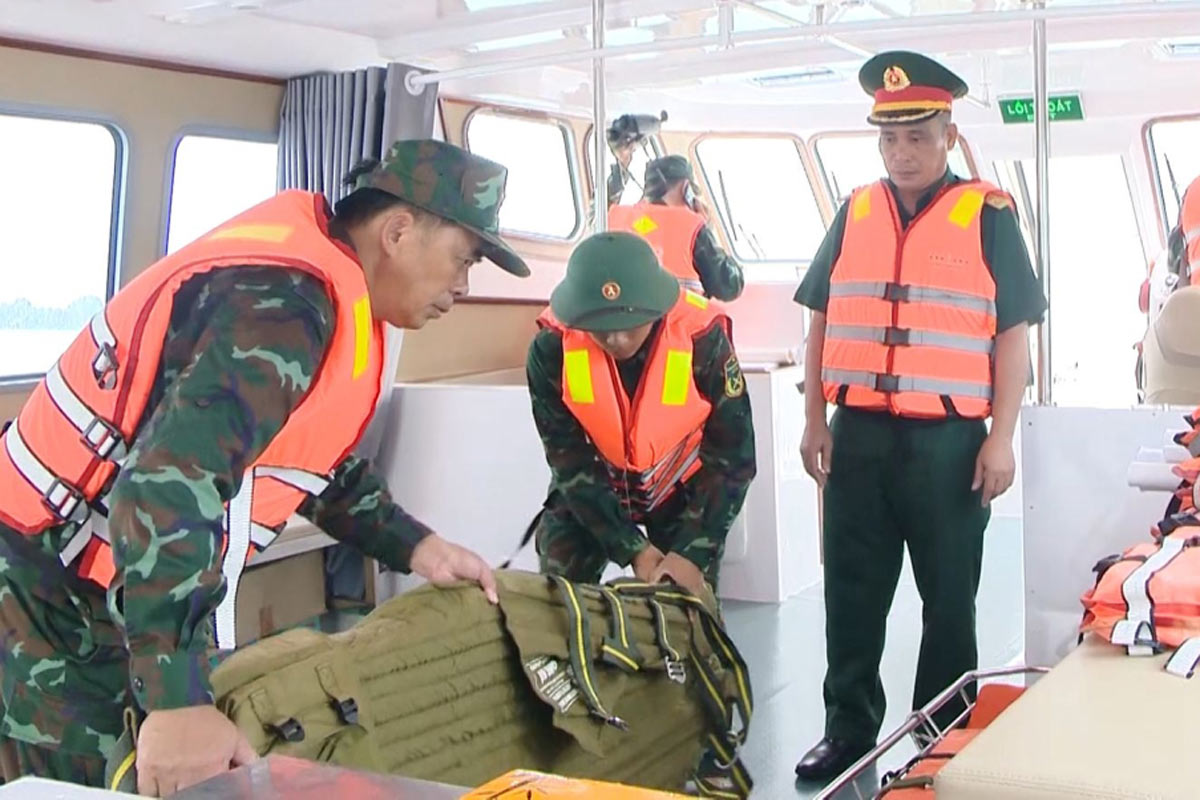 The interdisciplinary search and rescue team on Ha Long Bay is ready to participate in rescue and relief at sea. Photo: Van Dam