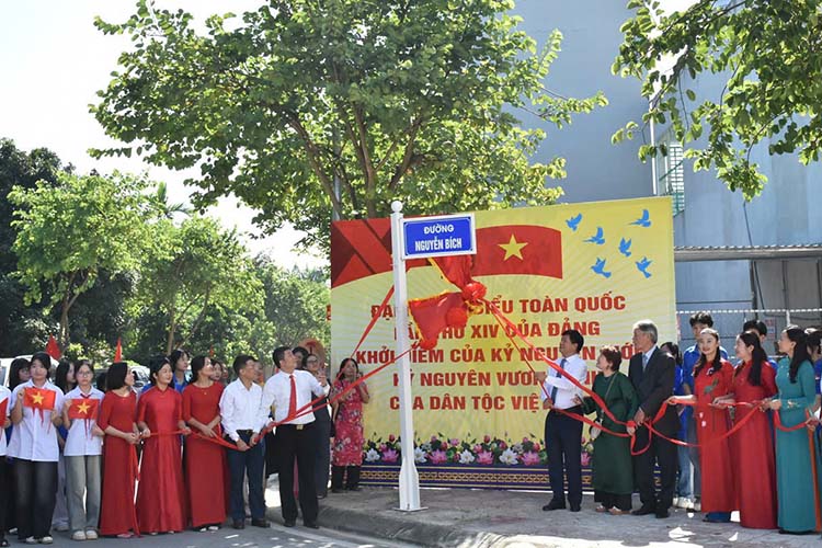Anh: Thanh Binh