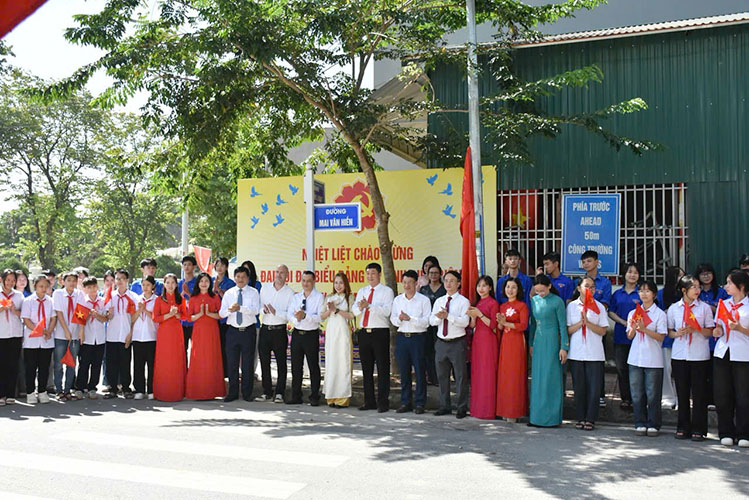 Anh: Thanh Binh
