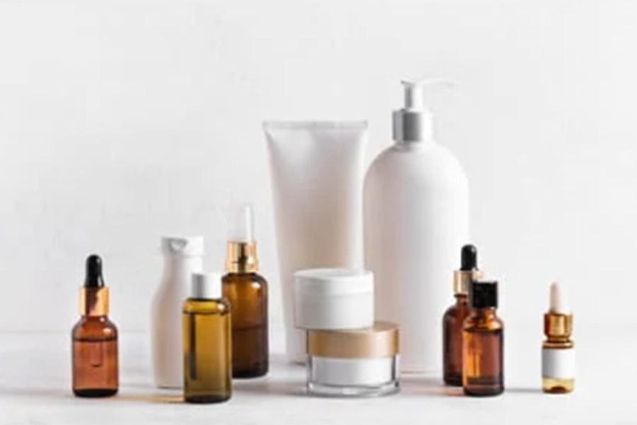 Le Departement de la sante de Hanoï demande au Comite populaire des communes et quartiers de la region d'informer d'urgence les etablissements commerciaux et utilisant des cosmetiques. Photo d'illustration : Departement de la sante de Hanoï