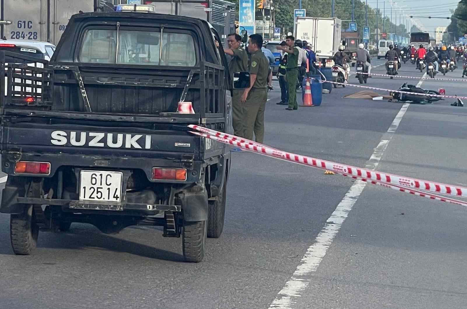 Scene de la decouverte d'un corps inacheve sur la rue My Phuoc Tan Van a Ho Chi Minh-Ville. Photo : Dinh Trong