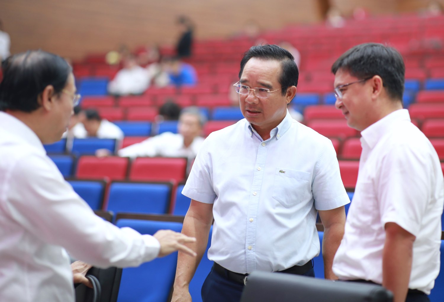Chairman of the Ho Chi Minh City People's Committee Nguyen Van Duoc (middle) said that site clearance will be a measure of grassroots leadership capacity. Photo: Ha Khanh