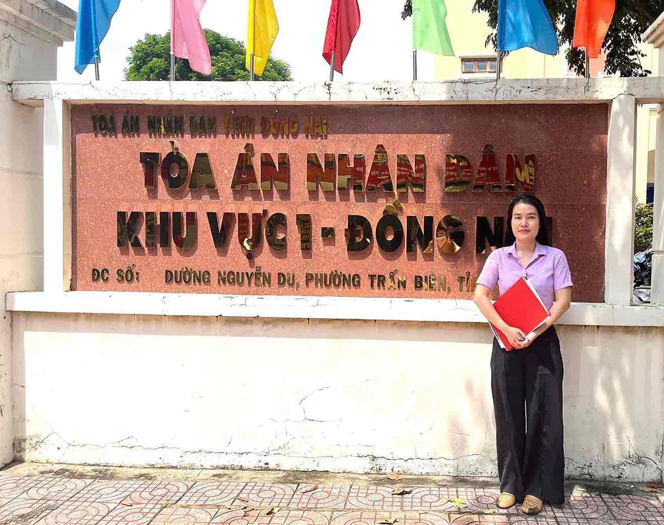 The staff of the Trade Union Legal Consulting Center provided legal support to help the (deceased) and the heirs of the workers' rights and obligations to win the lawsuit. Photo: HAC