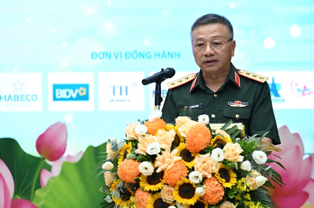 Thuong tuong Le Quang Minh - Pho Chu nhiem Tong cuc Chinh tri QDND - phat bieu tai Le trao giai. Anh: Ai Van