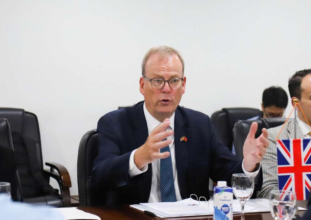 M. Tim Reid a souligne que le UKEF s'interesse particulierement aux secteurs que le Vietnam privilegie dans le cadre du Partenariat de transition energetique equitable. Photo : Ministere de l'Industrie et du Commerce