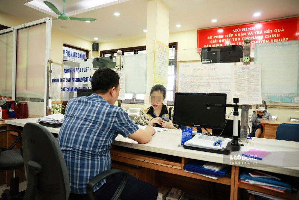 The content related to salary classification for civil servants has received much attention from readers. Photo: Ai Van