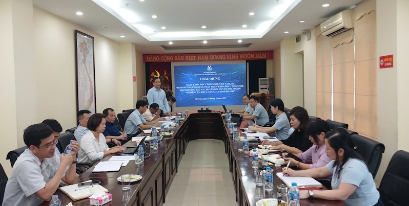 Activities on the occasion of Vietnam Science and Technology Day - one of the activities responding to the movement "The whole country competes in innovation and digital transformation" at the Institute of Mining and Metallurgy Science and Technology. Photo: Le My