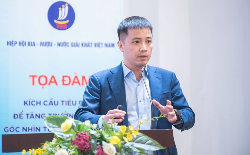 Mr. Dau Anh Tuan - Deputy General Secretary of VCCI spoke about the difficulties of the Vietnamese beverage industry. Photo: VGP/HT
