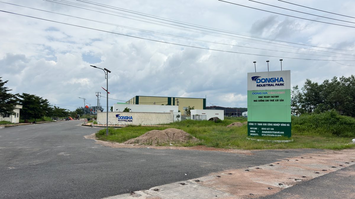 Currently, industrial clusters in the Southeast of Lam Dong province have attracted investment projects, basically filling the planning area, creating many new job opportunities for local workers. Photo: Duy Tuan