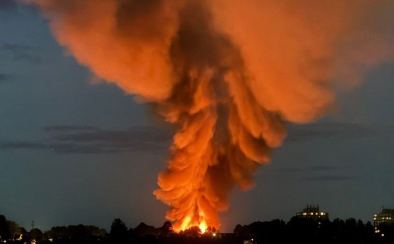 Smoke billowed from a fire at Groundwell Industrial Park, Swindon Town (UK) on September 24. Photo: RT