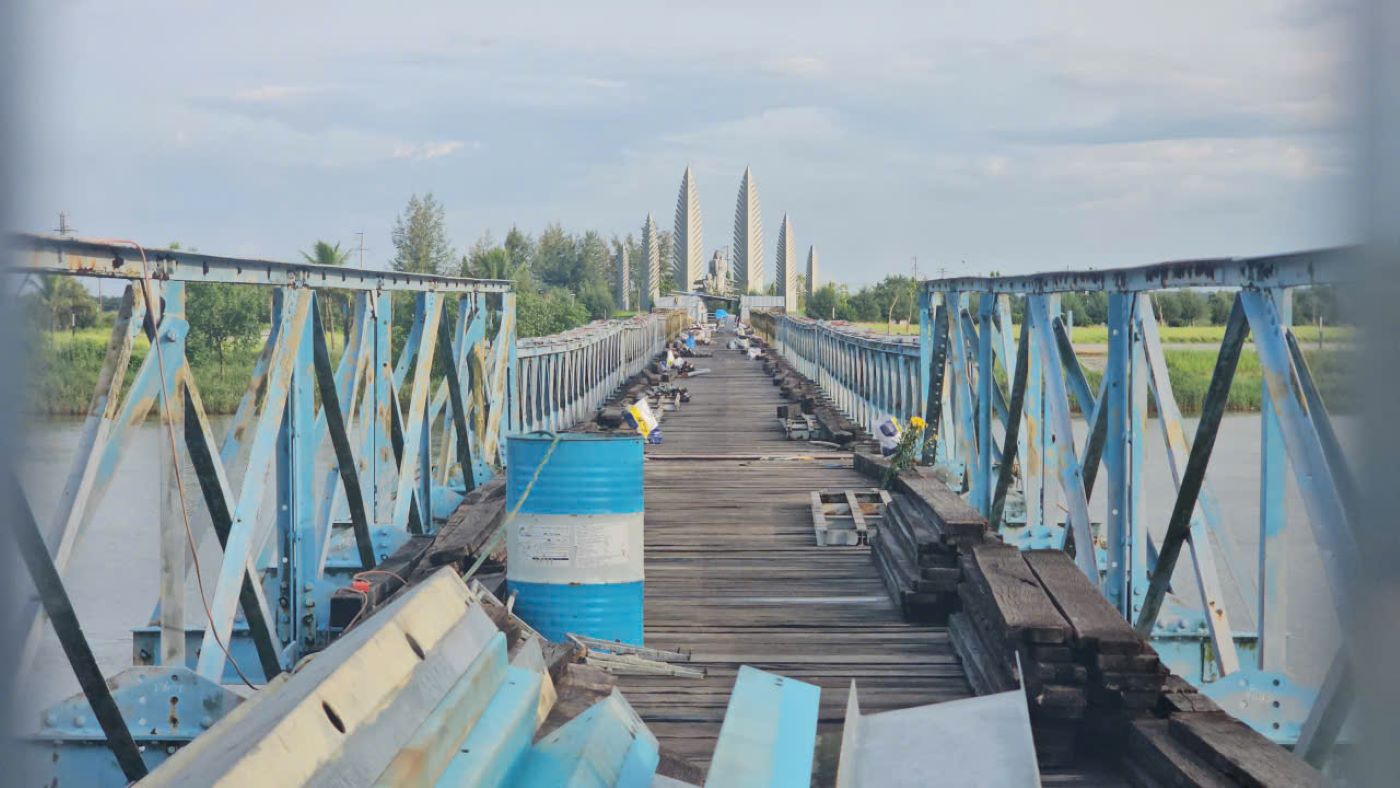A item of the project to restore and conserve Thong Nhat Park. This project is currently behind schedule, affecting the disbursement of public investment capital. Photo: Hung Tho