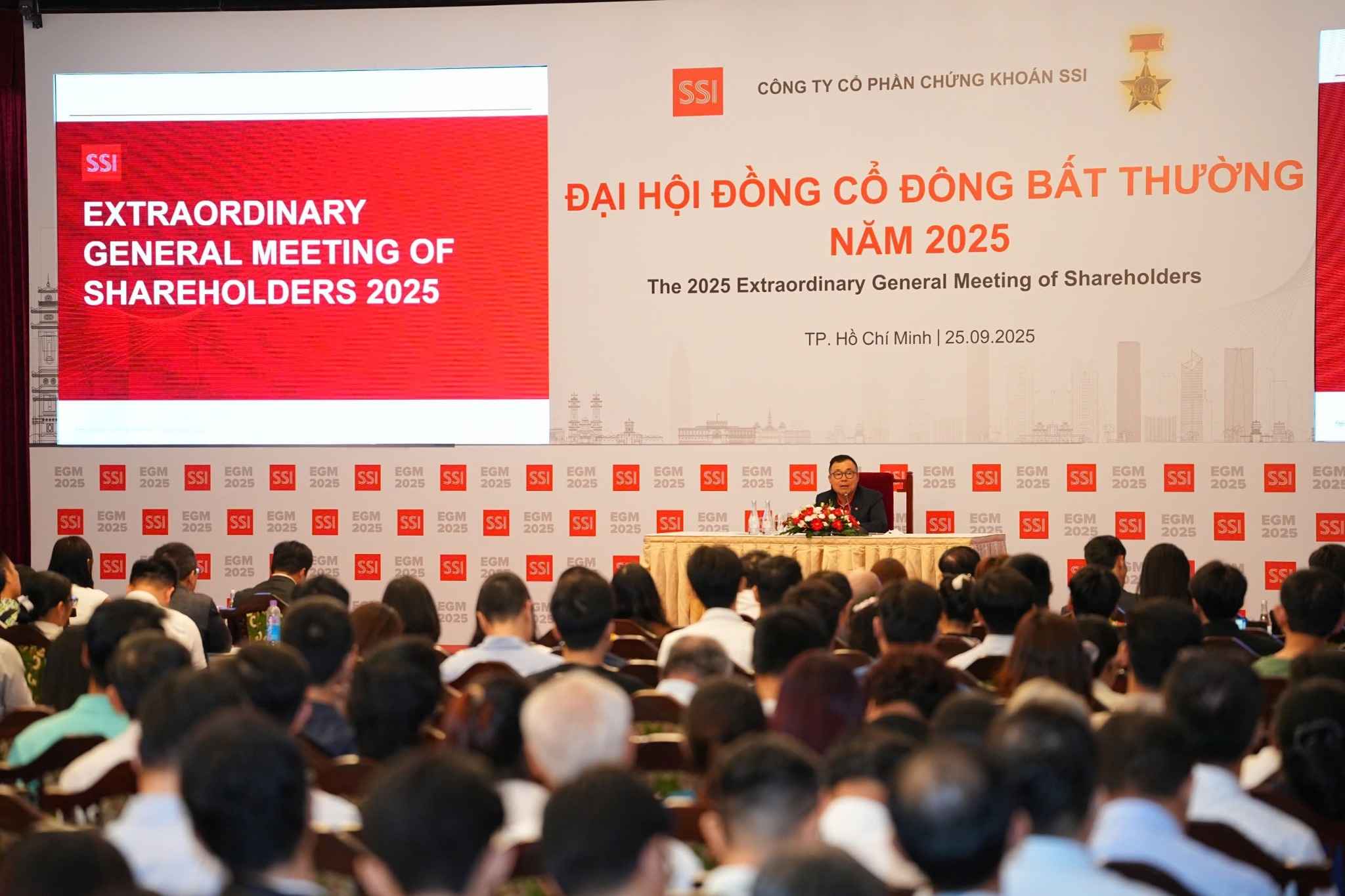 SSI 회장 응우옌주이흥은 베트남 증권 시장이 10월에 FTSE에 의해 등급이 상향될 가능성이 있다고 예측했습니다. 사진: SSI