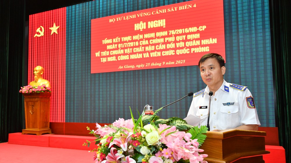 Dai ta Nguyen Van Ha - Pho Chu nhiem Hau can - Ky thuat, Canh sat bien Viet Nam phat bieu chi dao Hoi nghi. Anh: Duc Thai