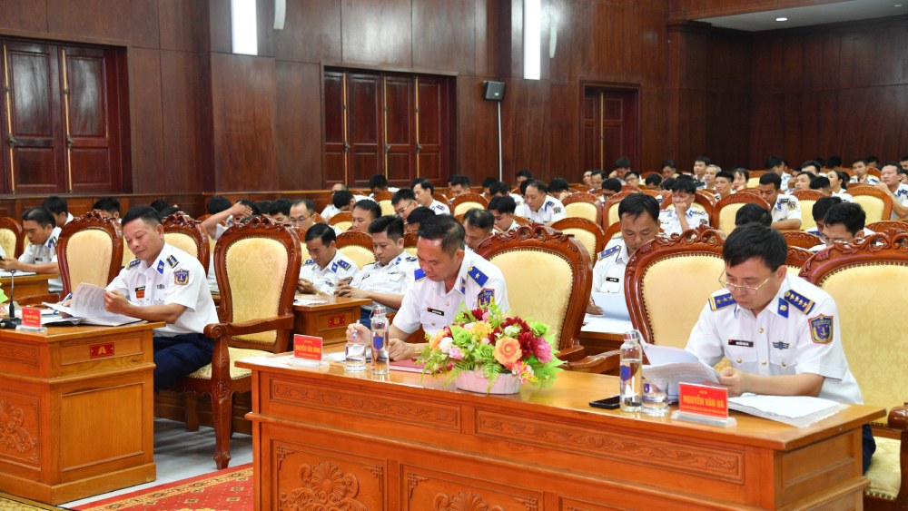 해안 경비대 제4지역 사령부 부대는 엄격한 관리 체제를 유지하고 병참 표준을 사용했습니다. 사진: Duc Thai