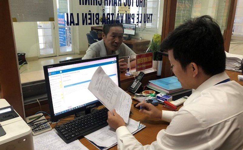 Regulate the introduction of candidates for People's Council delegates at the commune level in villages and residential groups. Photo: Que Chi.