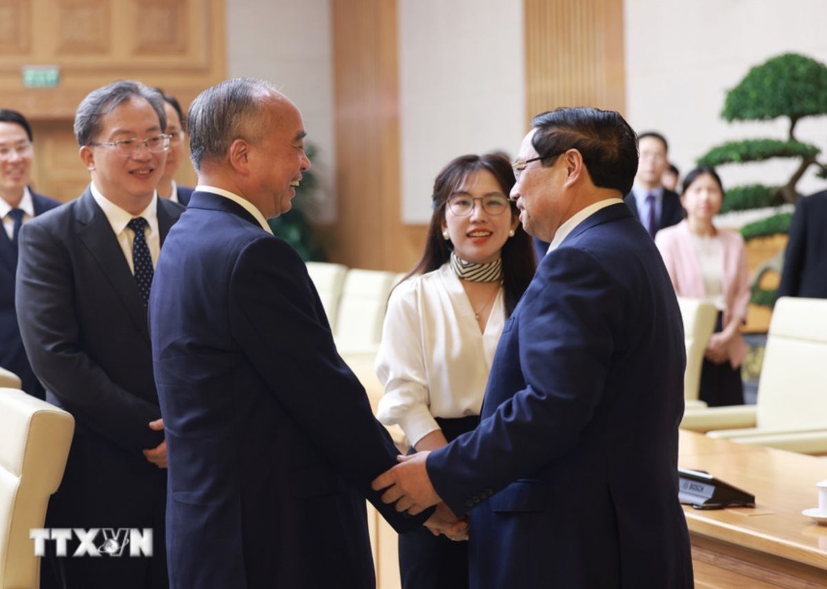 Politburo member and Prime Minister Pham Minh Chinh received Son Dong Provincial Party Secretary, China. Photo: VNA