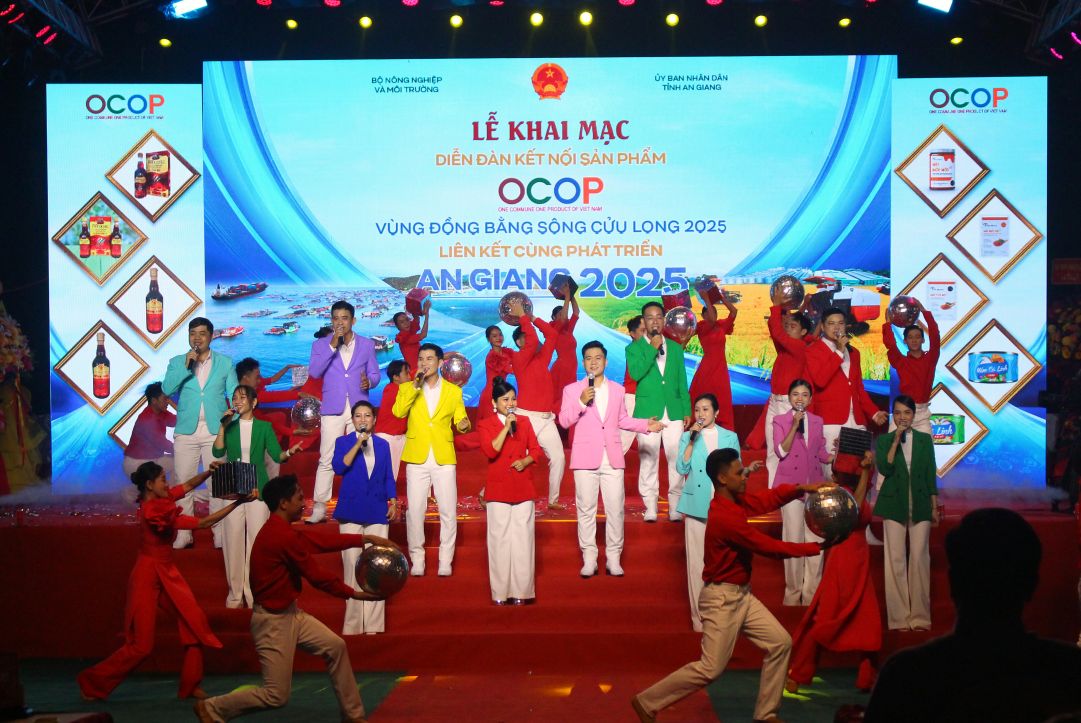 Khai mac Dien dan ket noi san pham OCOP vung Dong bang song Cuu Long 2025. Anh: Thanh Mai