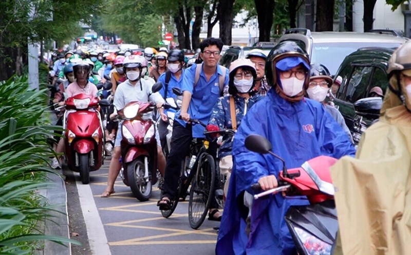 Ho Chi Minh City's traffic has changed positively thanks to the hammock line but not completely