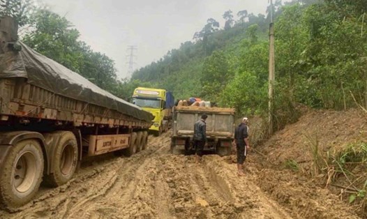 QL 14D, được mệnh danh là "con đường đau khổ" đối với người dân các xã vùng cao Đà Nẵng nhiều năm nay. Ảnh: Hoàng Bin