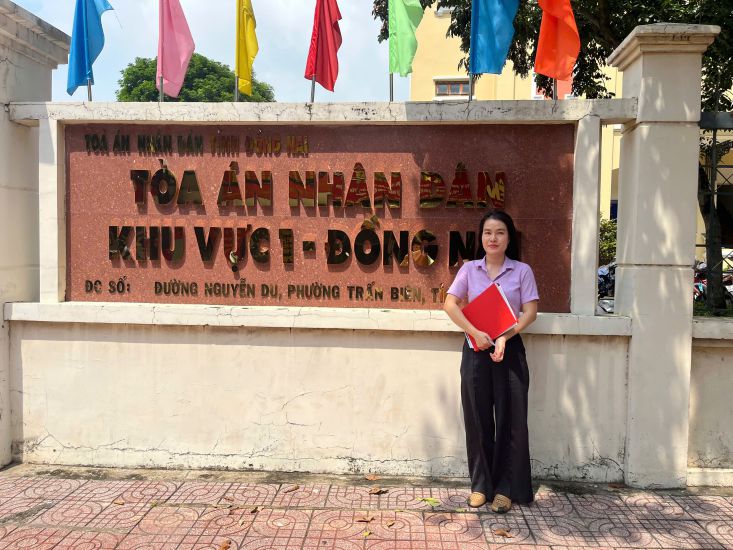 The staff of the Trade Union Legal Consulting Center provided legal support to help the (deceased) and the heirs of the workers' rights and obligations to win the lawsuit. Photo: Ha Anh Chien