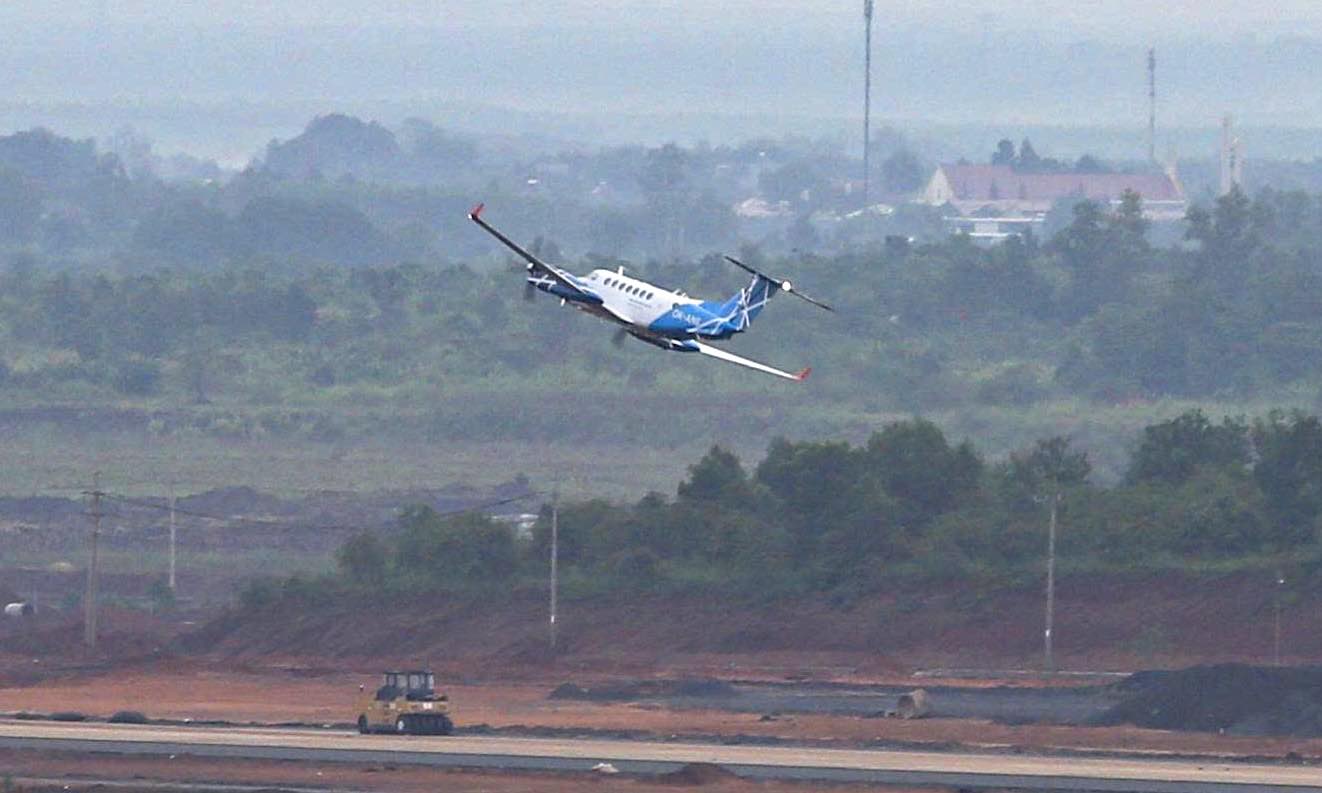 Long Thanh airport (Long Thanh commune) has officially welcomed the first standard flight. Photo: HAC