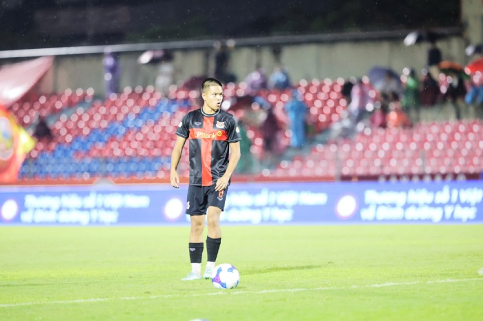 Tran Thanh Trung and some overseas Vietnamese players do not have much room to play in the V.League. Photo: NBFC