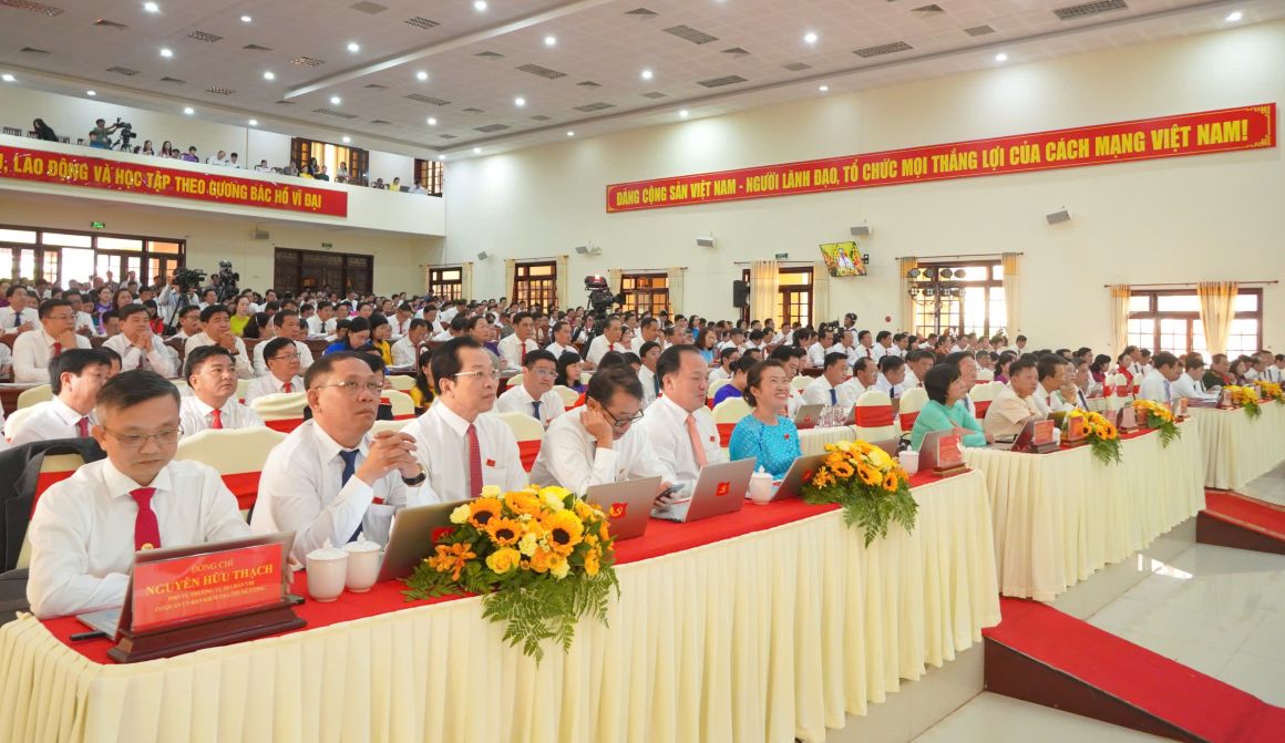 Tham du Dai hoi co 485 dai bieu chinh thuc (trong do co 96 dai bieu nu, chiem 19,79%; 19 dai bieu la nguoi dan toc thieu so, chiem 3,90%), dai dien cho hon 141.000 dang vien cua 109 Dang bo truc thuoc Thanh uy Can Tho. Dai bieu duong nhien la 79 dong chi Uy vien Ban Chap hanh Dang bo thanh pho duong nhiem, dai bieu duoc chi dinh la 406 dong chi. Anh: Ta Quang