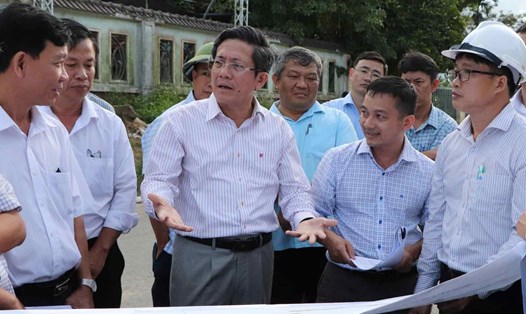 Ông Trần Nam Hưng, Phó Chủ tịch UBND TP Đà Nẵng cam kết cùng chịu kỷ luật với cán bộ cấp dưới nếu làm việc vì cái chung, không tư lợi - khi kiểm tra dự án Liên kết vùng miền Trung. Ảnh: Trần Thường