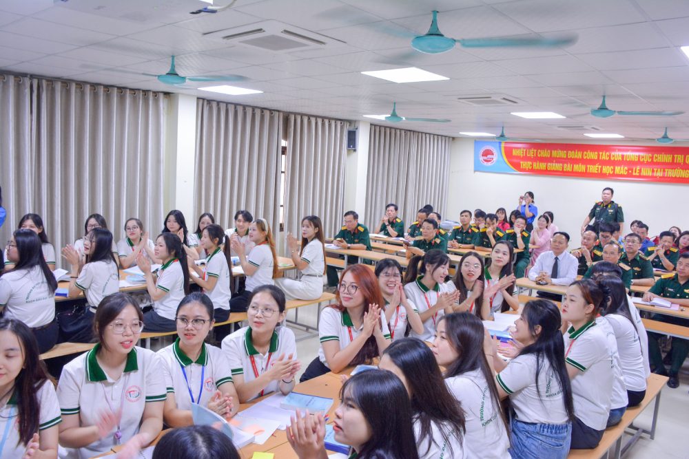 The exchange of experiences aims to improve the quality of education in social sciences and humanities. Photo: Ai Van