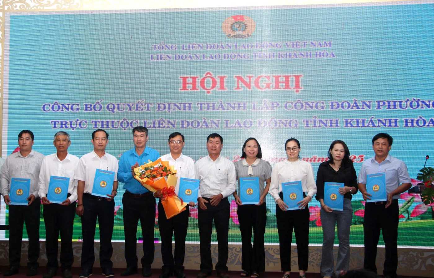 Cong bo quyet dinh thanh lap cong doan phuong phia Nam Khanh Hoa. Anh: Phuong Linh