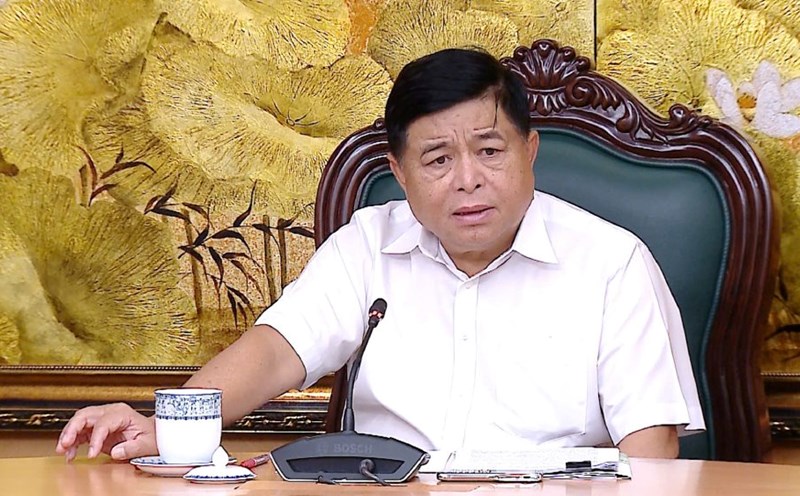 Deputy Prime Minister Nguyen Chi Dung chaired a meeting to review the implementation of Resolution 68-NQ/TW on private economic development, including the reduction of administrative procedures. Photo: VGP/Thu Sa