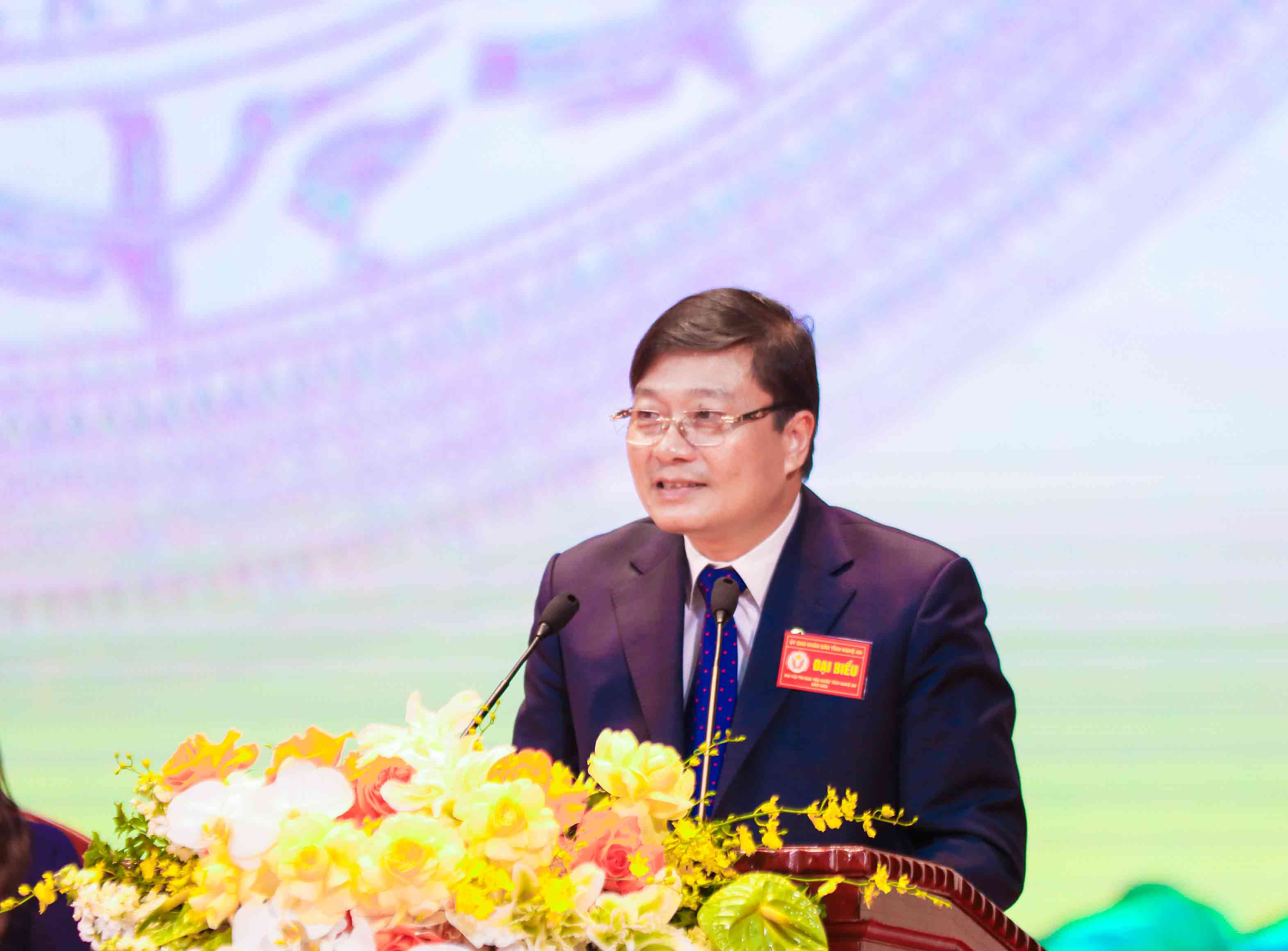 Ong Le Hong Vinh - Chu tich UBND tinh, Chu tich Hoi dong Thi dua - Khen thuong tinh phat bieu khai mac Dai hoi. Anh: Duy Chuong