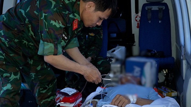 The patient was given emergency care by doctors on the way back to the mainland. Photo: BVCC