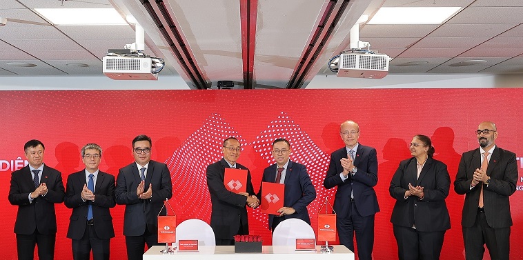 Ky ket Thoa thuan hop tac toan dien giua Techcombank va Techcom Life. Ảnh: Techcom Life