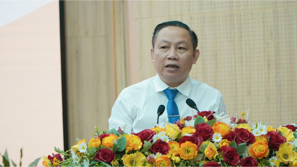 Director of the Department of Agriculture and Environment Le Huu Toan presented a report on changing the purpose of forest use to build the Cua Can Lake project in Phu Quoc special zone. Photo: Nguyen Anh