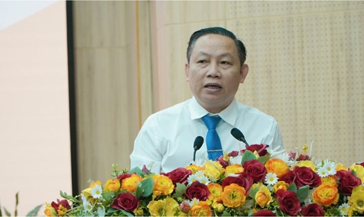 Giám đốc Sở Nông Nghiệp và Môi trường Lê Hữu Toàn trình bày tờ trình về việc chuyển mục đích sử dụng rừng để làm dự án Hồ nước Cửa Cạn ở đặc khu Phú Quốc. Ảnh: Nguyên Anh