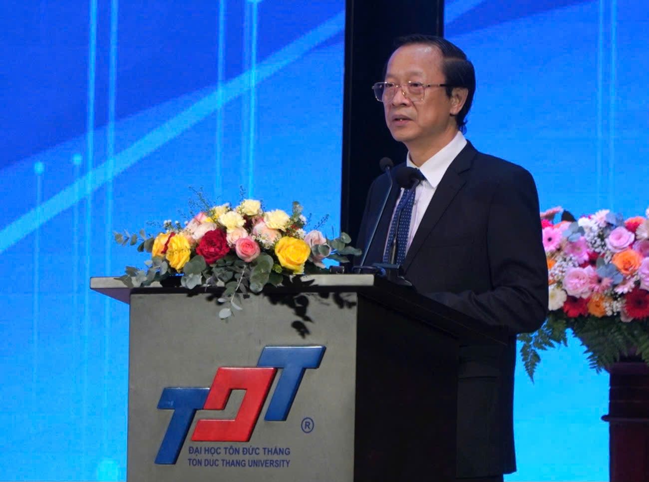 Deputy Minister of Education and Training (MOET) Pham Ngoc Thuong spoke at the Conference to summarize the 2025 high school graduation exam and prepare for the 2026 exam. Photo: Chan Phuc