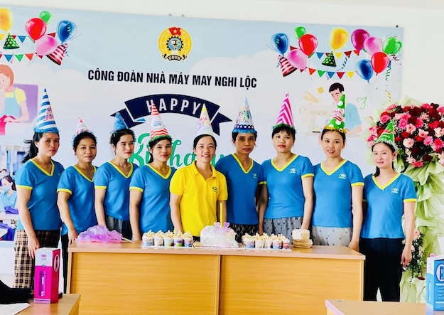 Workers at Nghi Loc Garment Factory - a unit of Hanoi Textile and Garment Joint Stock Corporation celebrate their birthdays. Photo: Thu Thuy