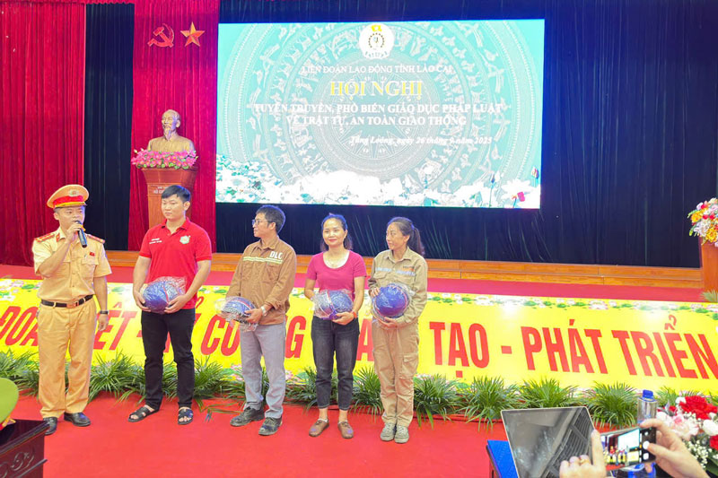 Tang mu bao hiem cho nguoi lao dong. Anh: Tuan Hai