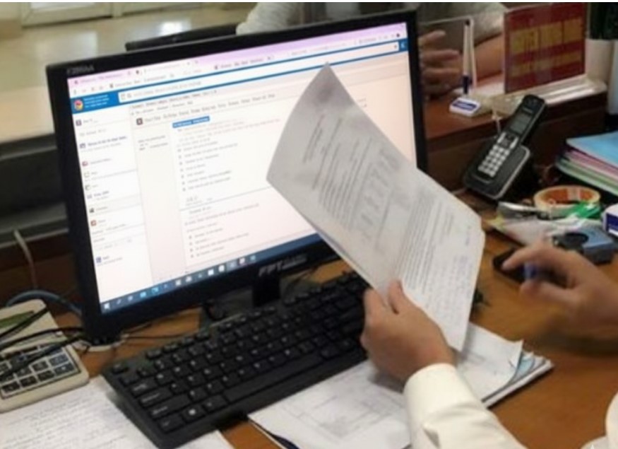 Vi phạm trách nhiệm nêu gương, công chức lãnh đạo có thể bị miễn nhiệm ngay theo Nghị định 170. Ảnh: Nam Dương