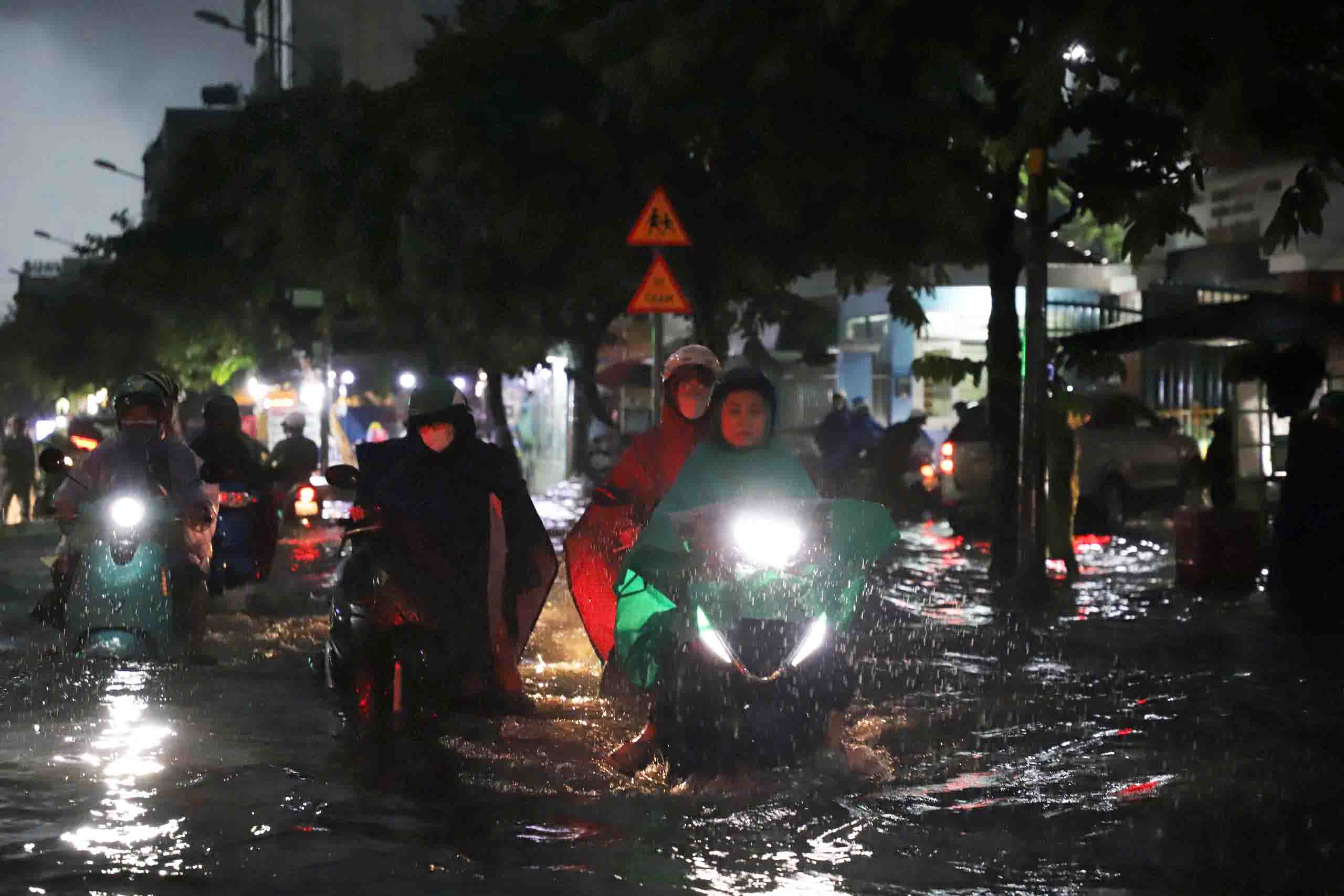 Ho Chi Minh City deploys proactive plans to respond to storm No. 10. Photo: Anh Tu