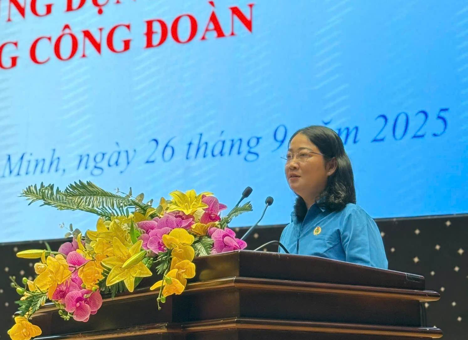 Ba Nguyen Kim Loan - Pho Chu tich LDLD TPHCM phat bieu tai hoi nghi.  Anh: Cong doan cung cap
