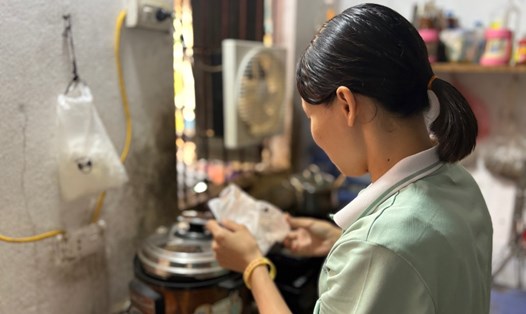 Chị Lê Thị Tâm cho biết mức giá thuê nhà ở xã hội từ 3 triệu đồng/tháng trở xuống là phù hợp với thu nhập của gia đình. Ảnh: Bảo Hân