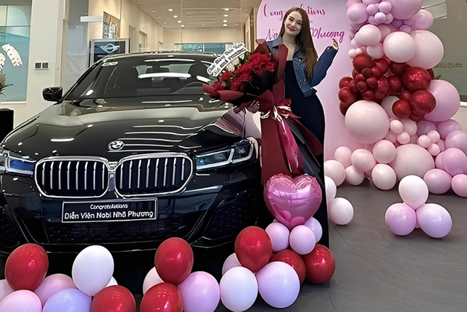 Nha Phuong with the car around 3 billion VND. Photo: Provided by the artist